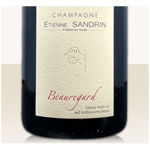 Etienne Sandrin Beauregard 2019 - Bio - 100% Pinot Noir Einzellage Beauregard Biodynamische Wirtschaftsweise Spontangärung Dosage: 0g/l 2-3 Jahre Flaschenreife Beauregard liegt direkt gegenüber von Val Champignat