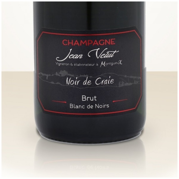 Jean Velut Noir de Craie - 100% Pinot Noir Dosage: 4g/l Sehr ungewöhnlich für Montgeux produziert Familie Velut hier einen Blanc de Noirs in einer ausgesuchten Parzelle. Aus alten Reben (52 Jahre alt) Jahresproduktion: 1082 Flaschen Nicola FEB24: nussig