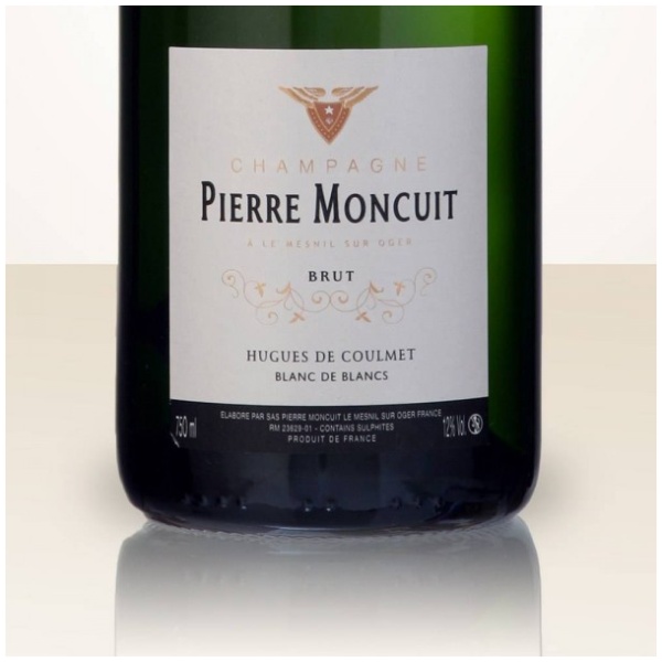 Pierre Moncuit Hugues de Coulmet MAGNUM - Das Basis Cuvée des Hauses Moncuit wird ausschließlich aus Weinen eines Jahrganges aus Sézanne hergestellt. Nach Aussage von Nicole Moncuit sind die Böden dort sandiger und kalkiger als Le Mesnil. 100% Chardonnay